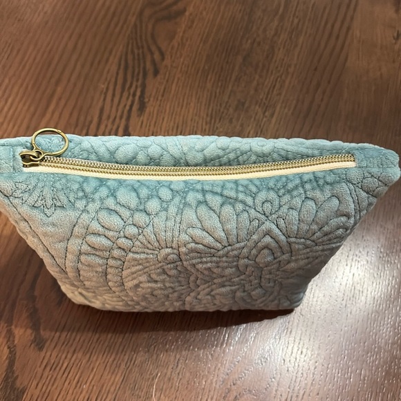 Quilted Teal Pouch 9x 7 - Picture 3 of 8